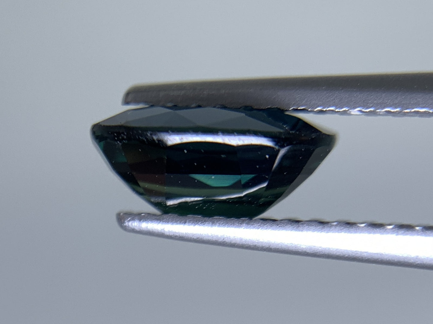 サファイア 天然  1.660ct  中央宝石ソーティング付き  8.18㎜×6.11㎜×3.70㎜  ルース（ 裸石 ） 5658Y