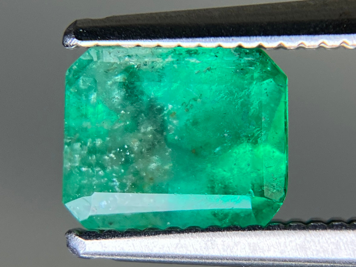 エメラルド 天然 1.165ct 中央宝石ソーティング付き 6.73㎜×5.48㎜×4.57㎜ ルース（ 裸石 ） 7159YY