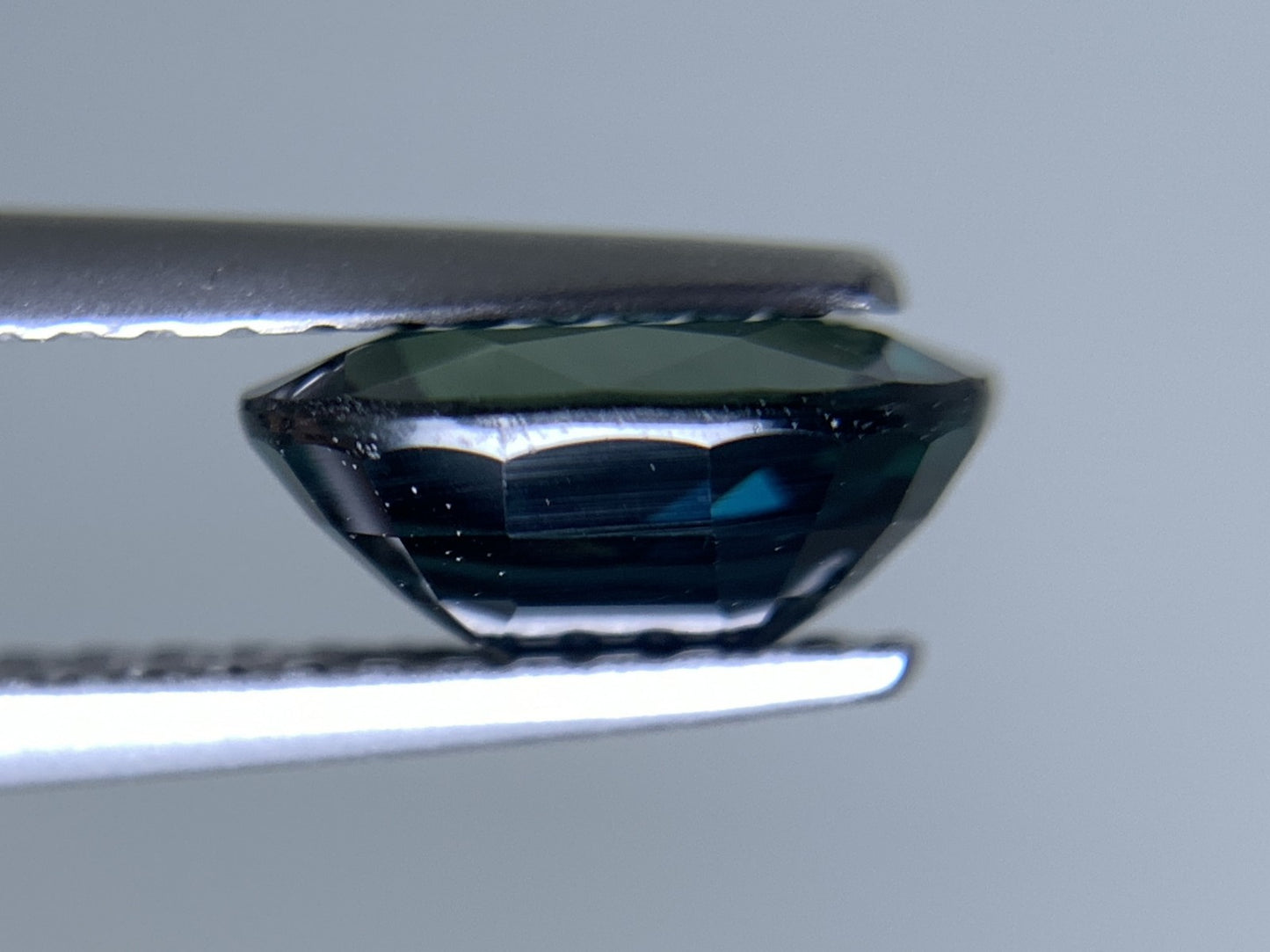 サファイア 天然  1.660ct  中央宝石ソーティング付き  8.18㎜×6.11㎜×3.70㎜  ルース（ 裸石 ） 5658Y