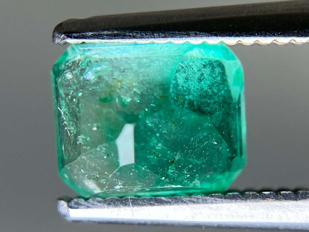エメラルド 天然 1.165ct 中央宝石ソーティング付き 6.73㎜×5.48㎜×4.57㎜ ルース（ 裸石 ） 7159YY
