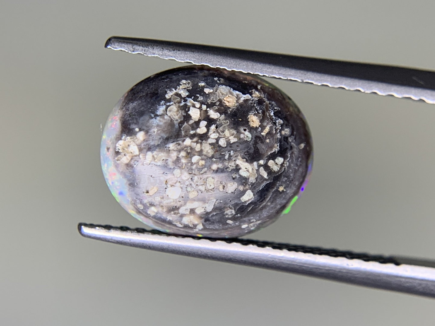 ブラックオパール 2.488ct  宝石ソーティング付き  11.2㎜×9.3㎜×4.0㎜  ルース（ 裸石 ） 1958Y