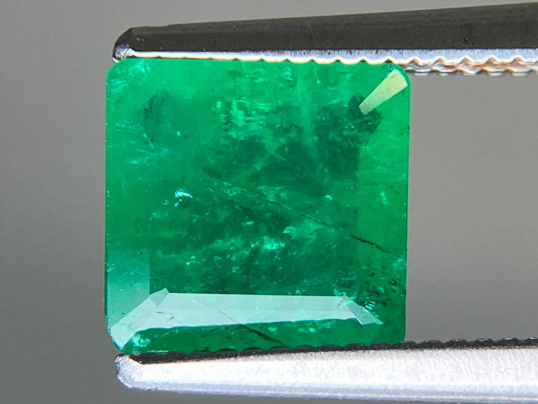 エメラルド 天然 1.537ct 中央宝石ソーティング付き 7.17㎜×6.99㎜×3.77㎜ ルース（ 裸石 ） 7131YY