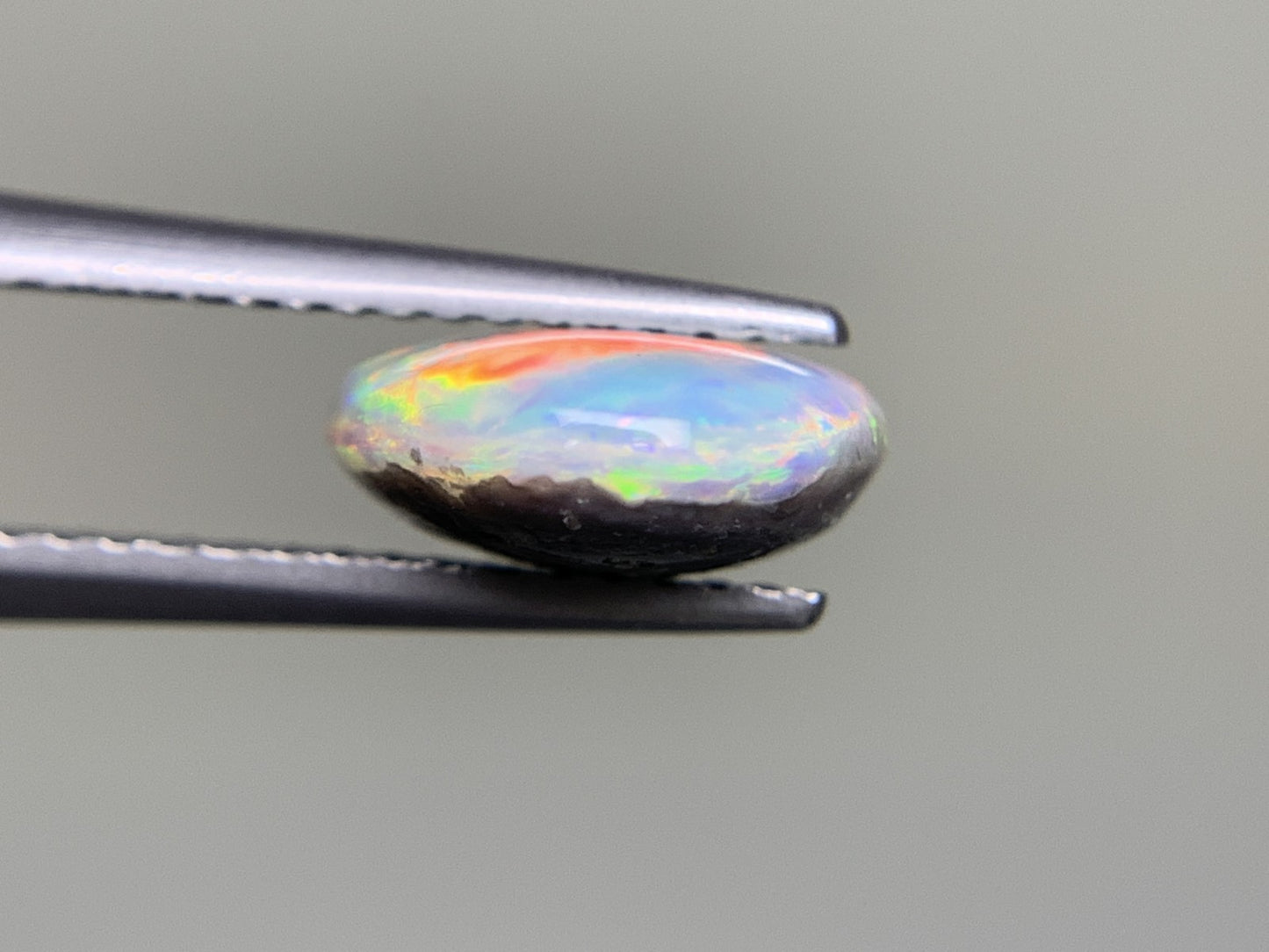 ブラックオパール 2.488ct  宝石ソーティング付き  11.2㎜×9.3㎜×4.0㎜  ルース（ 裸石 ） 1958Y