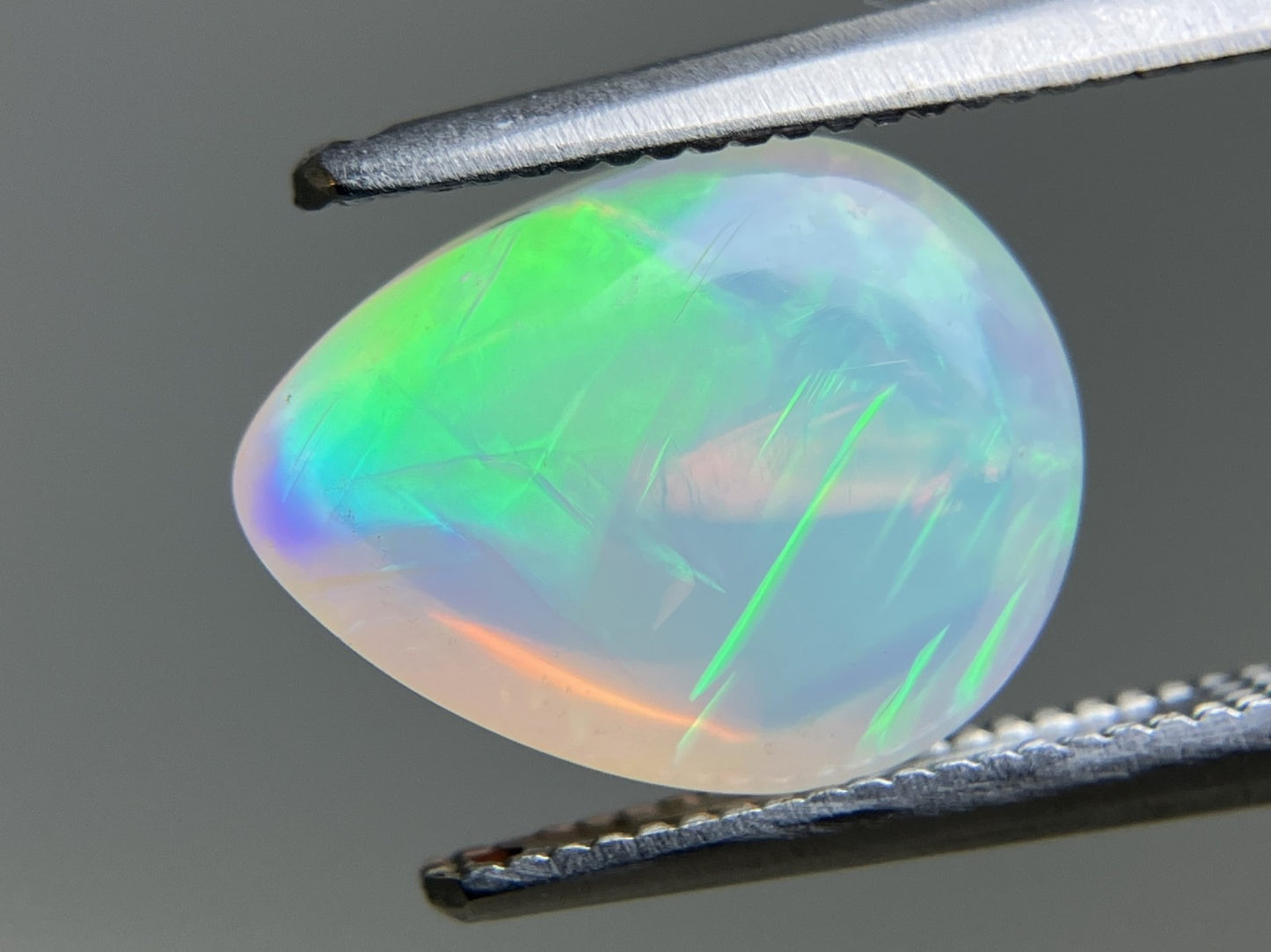 オパール 2.465ct 宝石ソーティング付き 11.5㎜×8.8㎜×5.9㎜ ルース（ 裸石 ） 4337YY