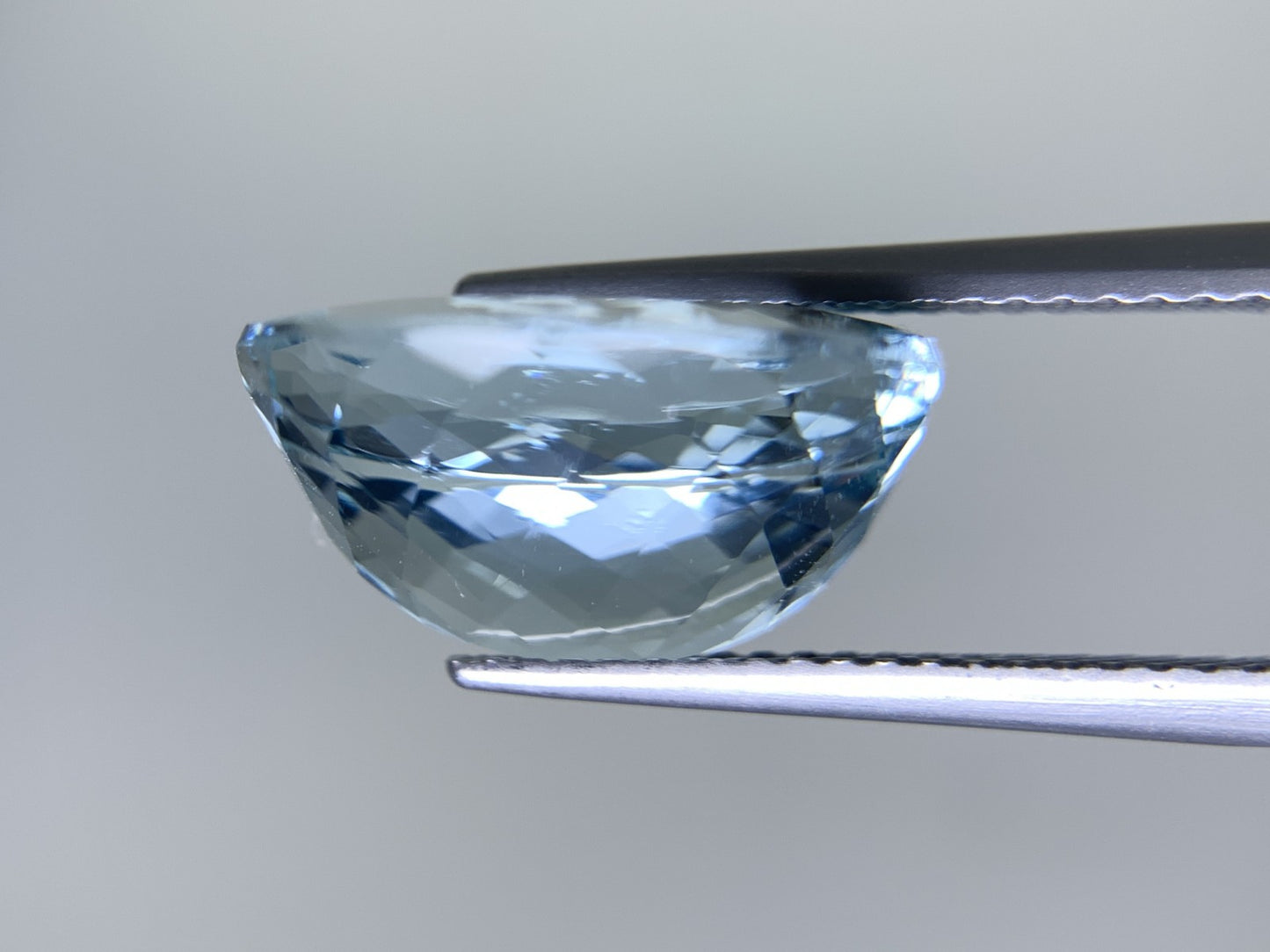 アクアマリン 天然  6.900ct  中央宝石ソーティング付き  14.20㎜×11.72㎜×7.50㎜  ルース（ 裸石 ） 5914Y