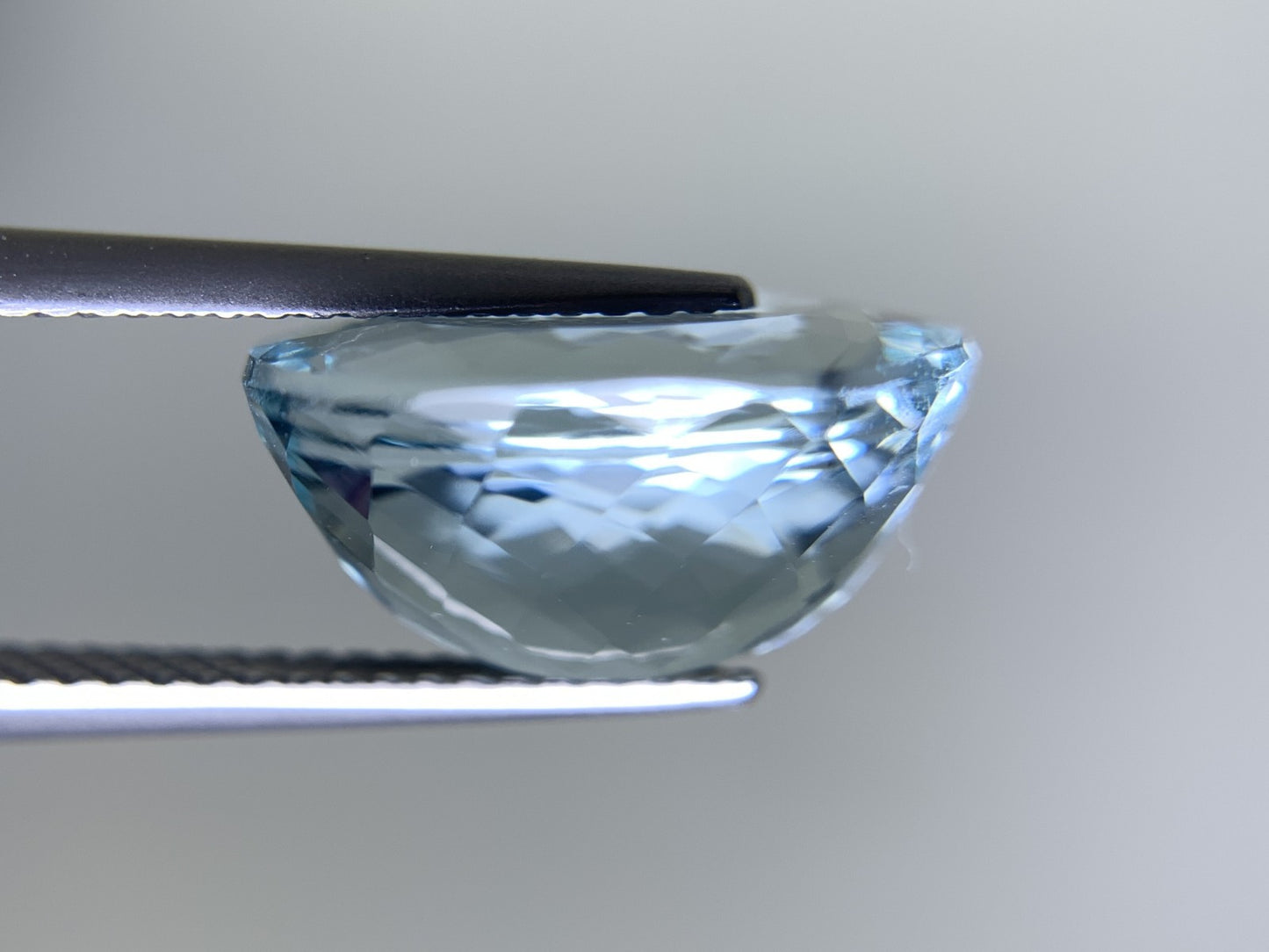 アクアマリン 天然  6.900ct  中央宝石ソーティング付き  14.20㎜×11.72㎜×7.50㎜  ルース（ 裸石 ） 5914Y