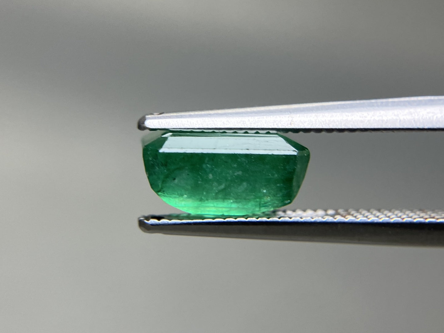 エメラルド 天然 2.482ct 中央宝石ソーティング付き 9.08㎜×6.24㎜×4.85㎜ ルース（ 裸石 ） 7128YY