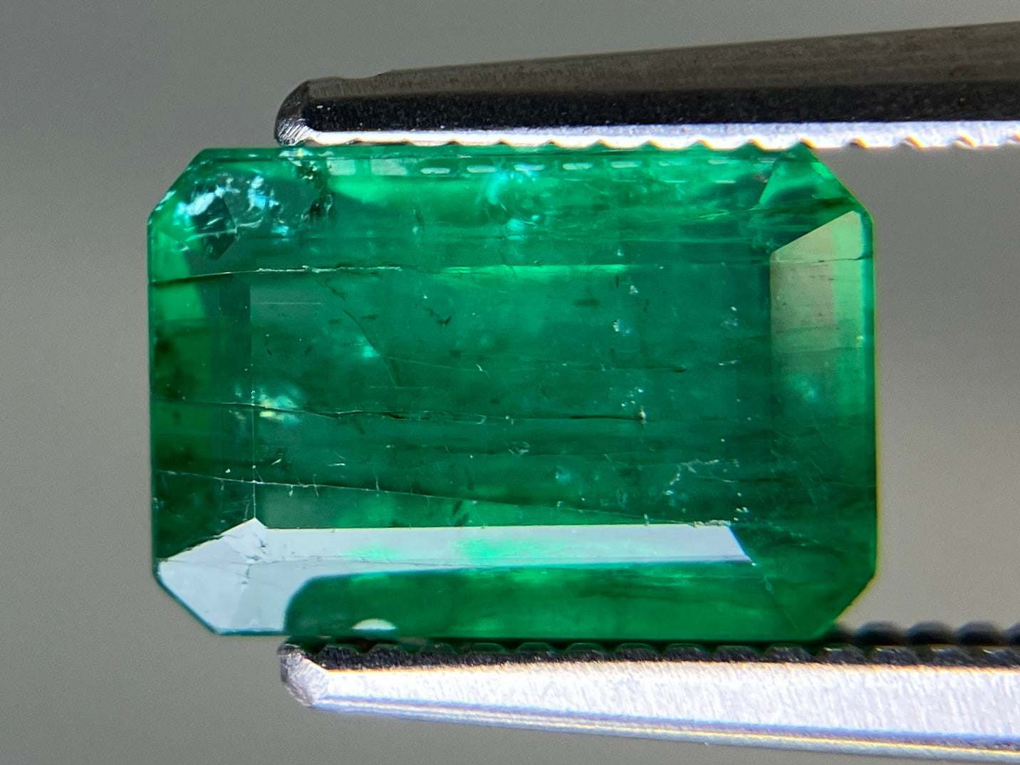エメラルド 天然 2.482ct 中央宝石ソーティング付き 9.08㎜×6.24㎜×4.85㎜ ルース（ 裸石 ） 7128YY