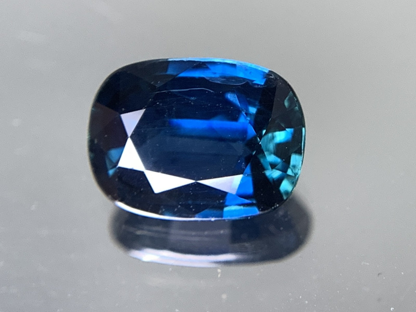 サファイア 1.500ct 宝石ソーティング付き  7.8㎜×5.9㎜×3.2㎜  ルース（ 裸石 ） 1810Y