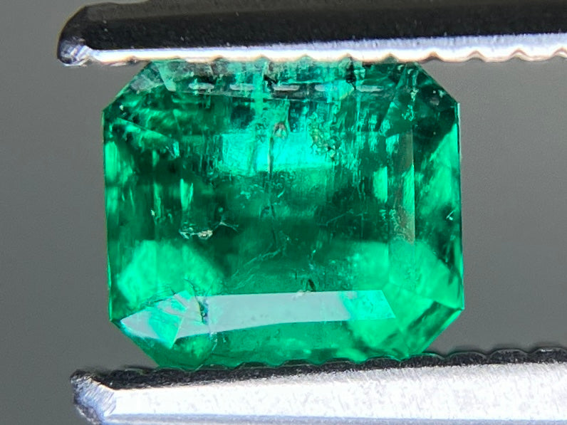 エメラルド 天然 0.552ct 中央宝石ソーティング付き 5.06㎜×4.42㎜×3.77㎜ ルース（ 裸石 ） 7138YY