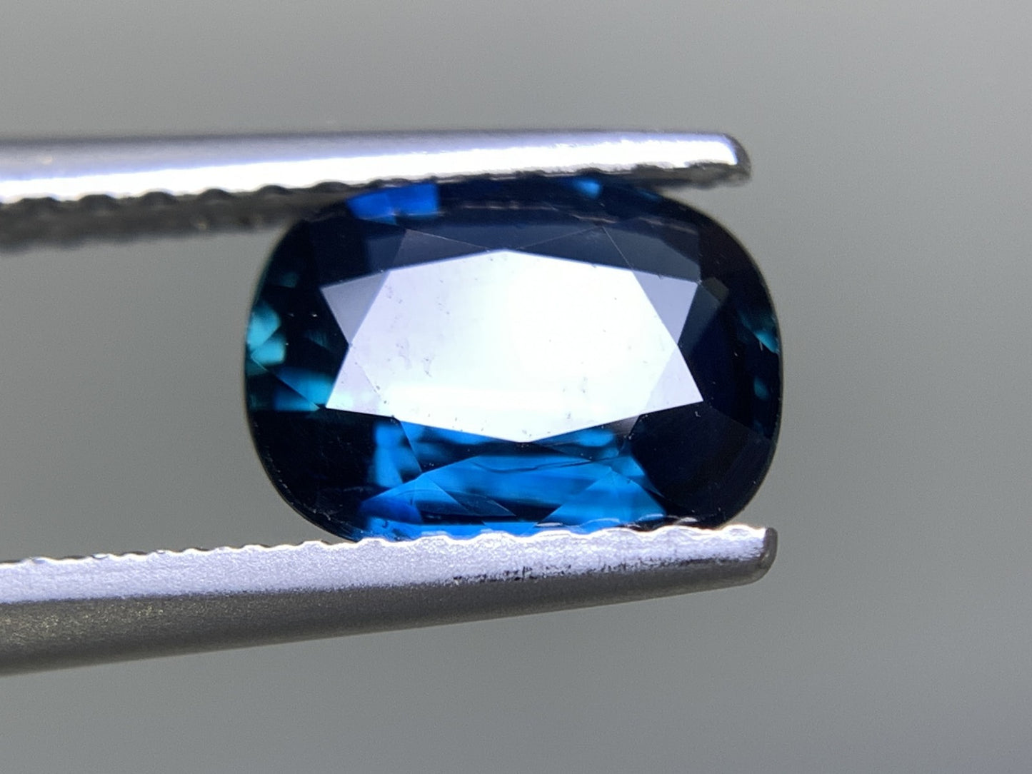 サファイア 1.500ct 宝石ソーティング付き  7.8㎜×5.9㎜×3.2㎜  ルース（ 裸石 ） 1810Y