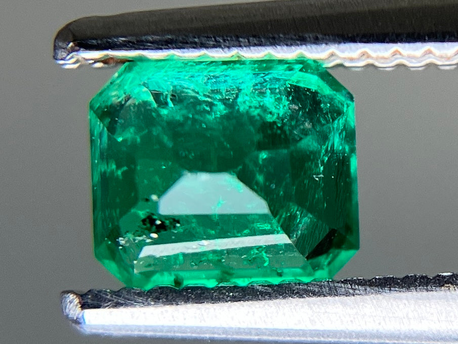 エメラルド 天然 0.552ct 中央宝石ソーティング付き 5.06㎜×4.42㎜×3.77㎜ ルース（ 裸石 ） 7138YY
