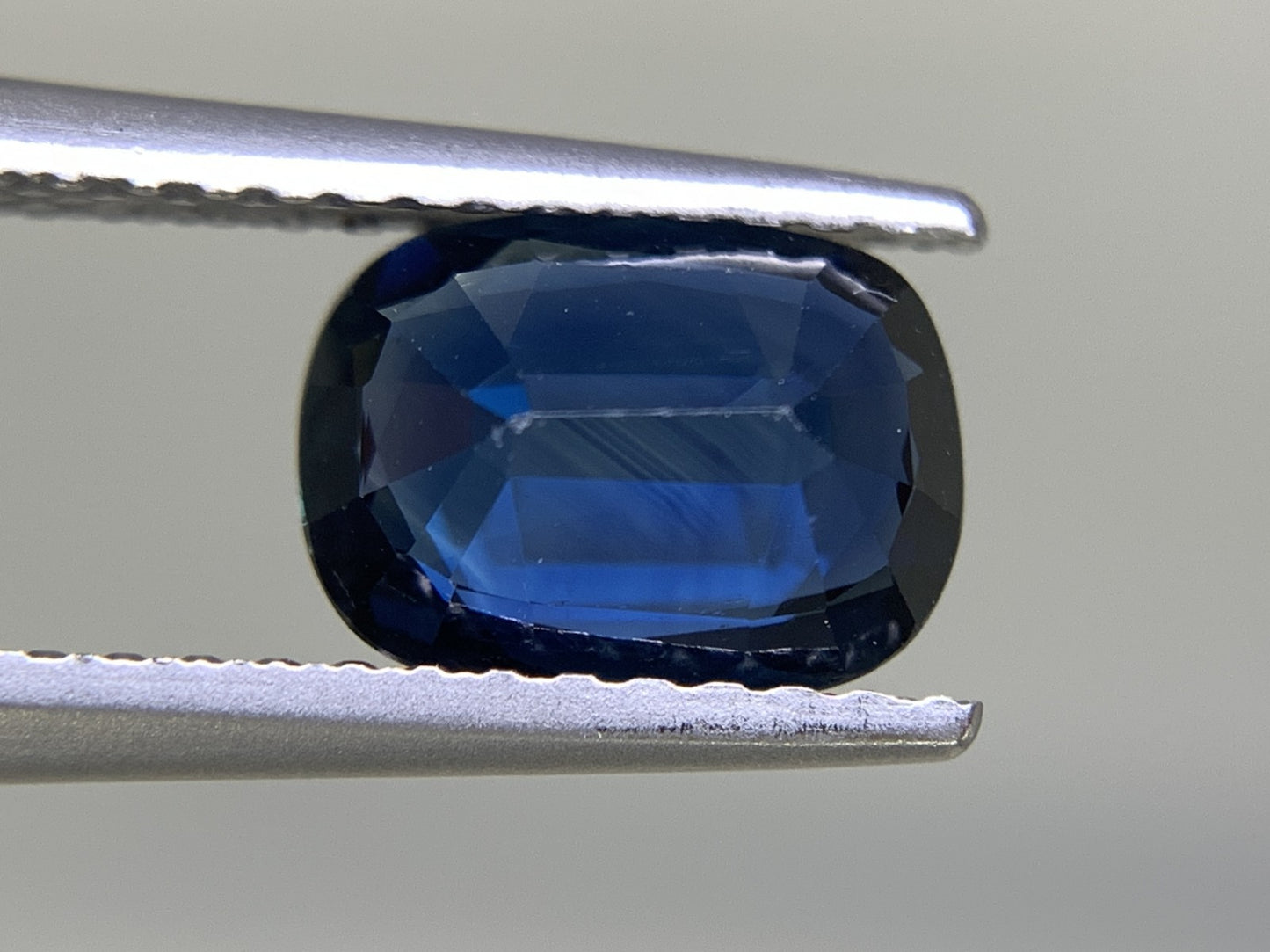サファイア 1.500ct 宝石ソーティング付き  7.8㎜×5.9㎜×3.2㎜  ルース（ 裸石 ） 1810Y