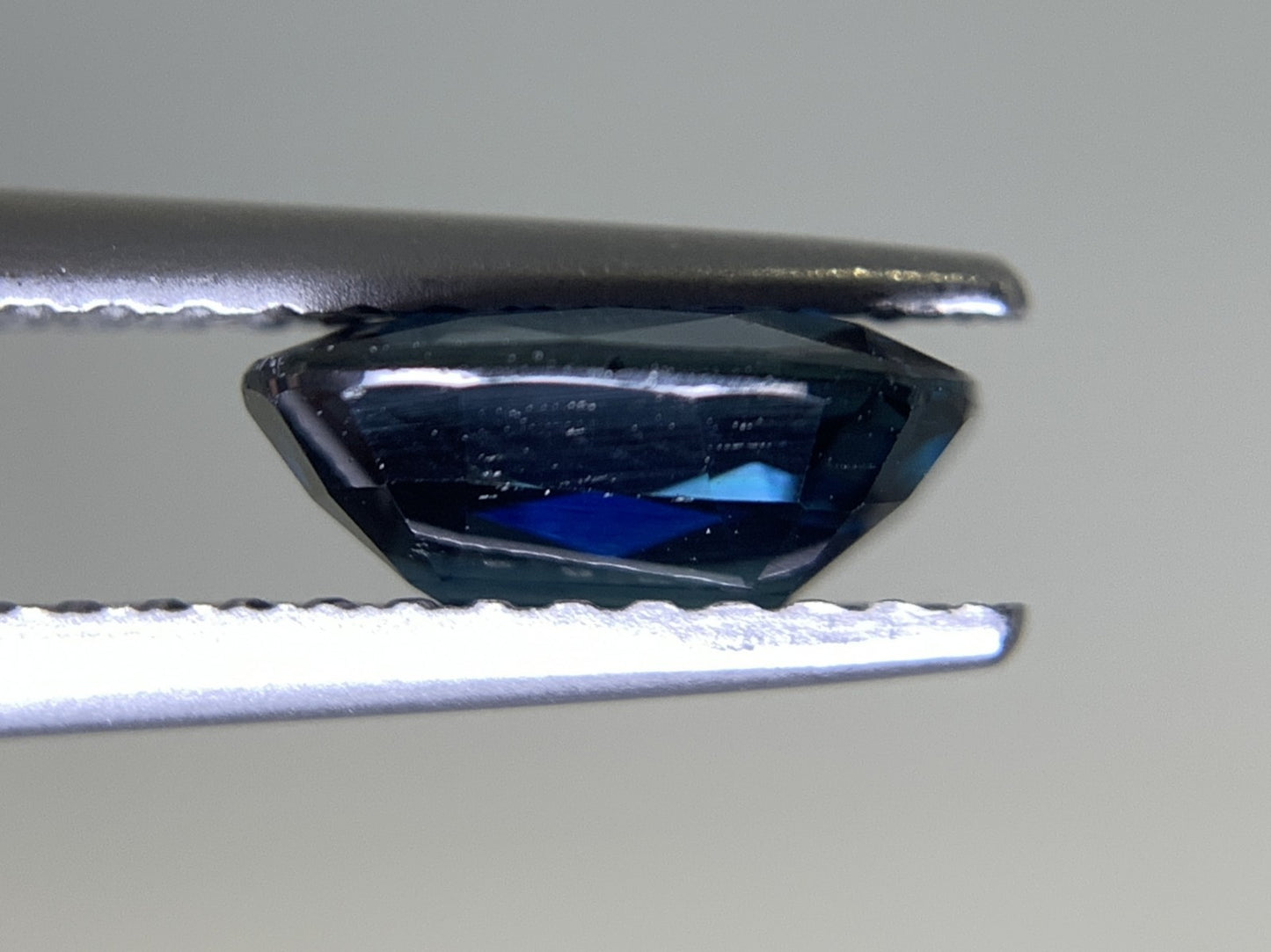 サファイア 1.500ct 宝石ソーティング付き  7.8㎜×5.9㎜×3.2㎜  ルース（ 裸石 ） 1810Y