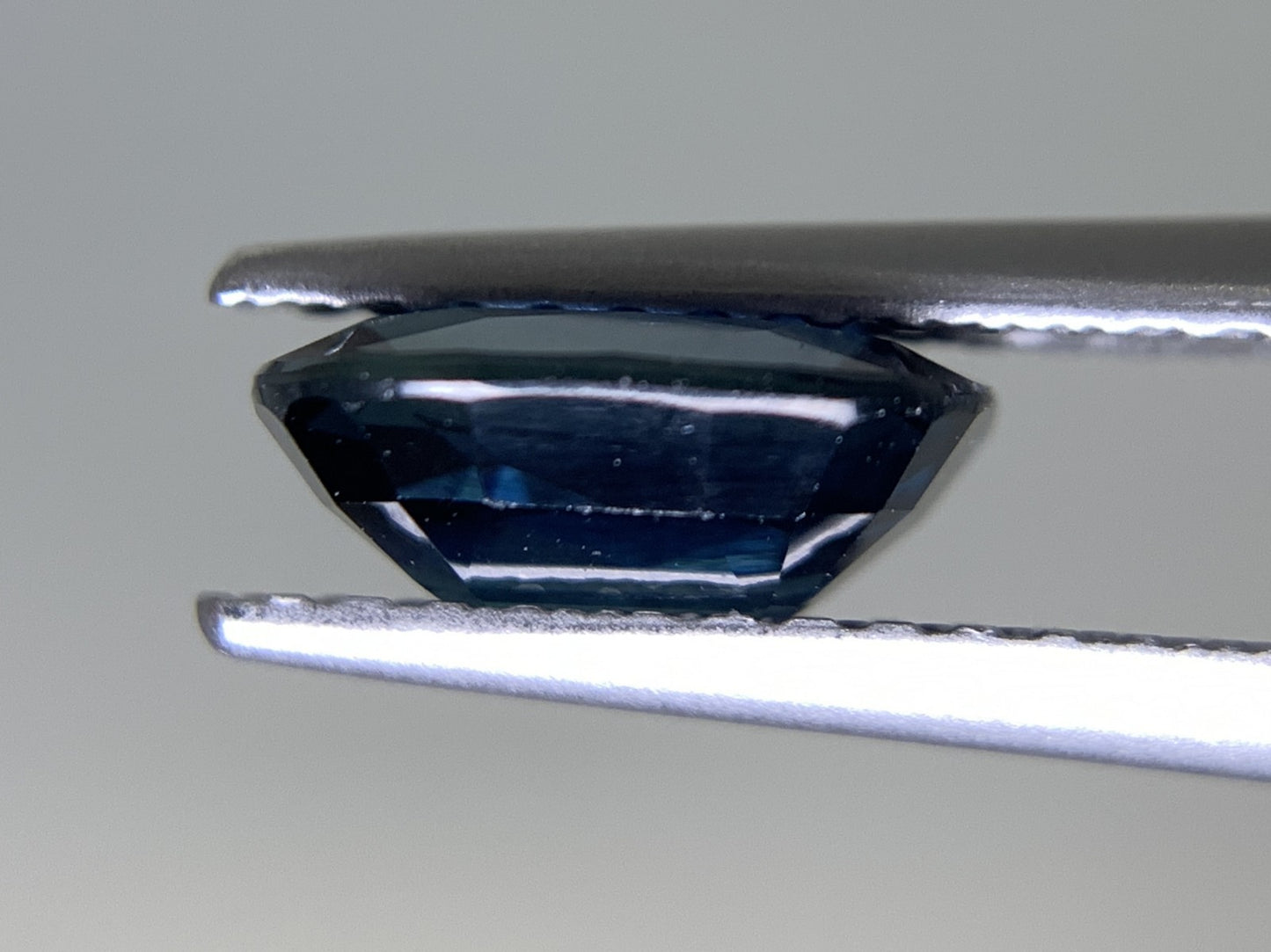 サファイア 1.500ct 宝石ソーティング付き  7.8㎜×5.9㎜×3.2㎜  ルース（ 裸石 ） 1810Y