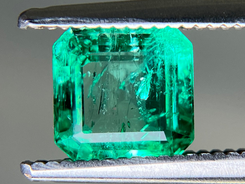 エメラルド 天然 1.119ct 中央宝石ソーティング付き 6.16㎜×5.99㎜×3.84㎜ ルース（ 裸石 ） 7126YY