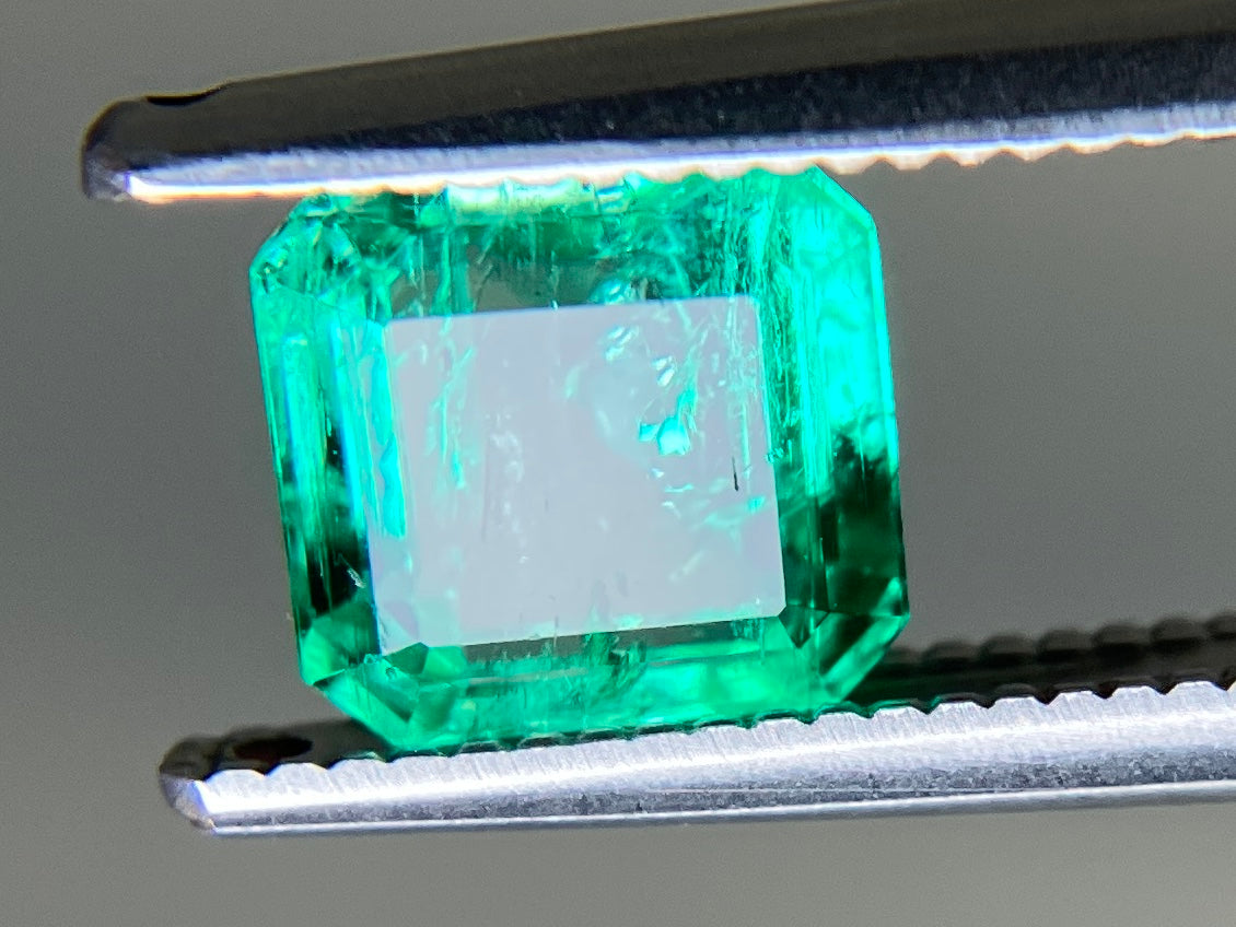 エメラルド 天然 1.119ct 中央宝石ソーティング付き 6.16㎜×5.99㎜×3.84㎜ ルース（ 裸石 ） 7126YY