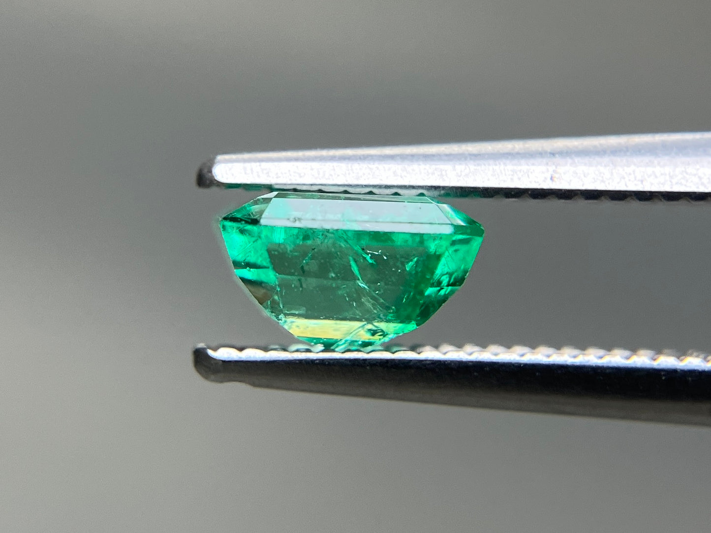 エメラルド 天然 1.119ct 中央宝石ソーティング付き 6.16㎜×5.99㎜×3.84㎜ ルース（ 裸石 ） 7126YY