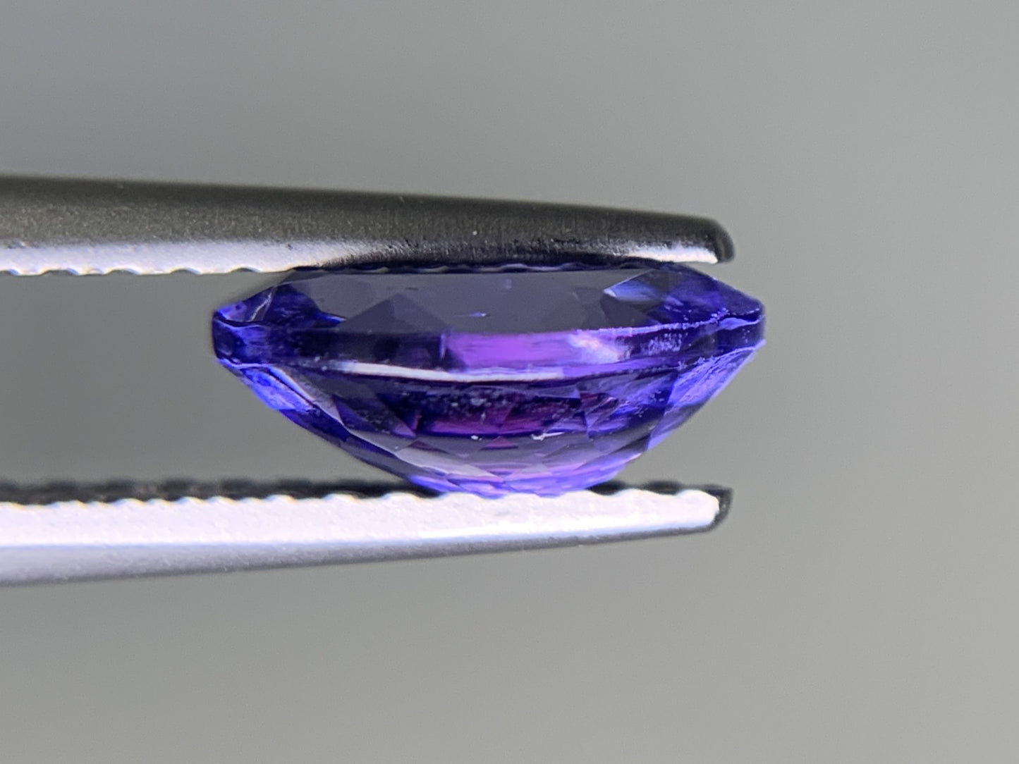 タンザナイト 1.240ct  宝石ソーティング付き  8.1㎜×5.8㎜×3.4㎜  ルース（ 裸石 ） 1920Y