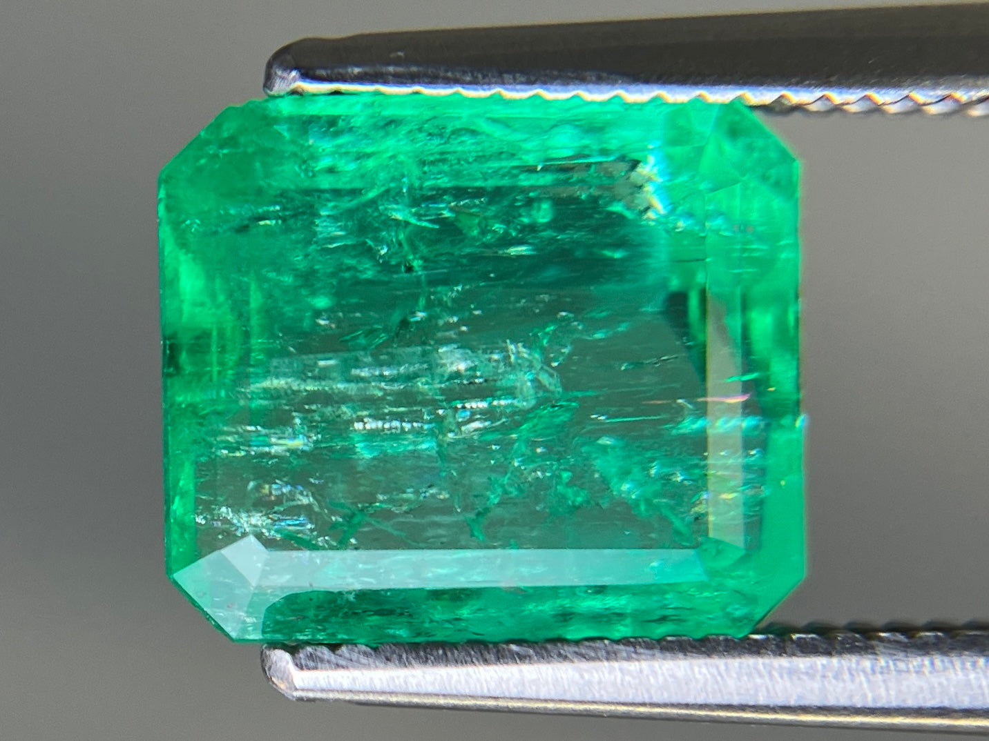 エメラルド 天然 2.830ct 中央宝石ソーティング付き 9.79㎜×8.41㎜×4.38㎜ ルース（ 裸石 ） 7127YY
