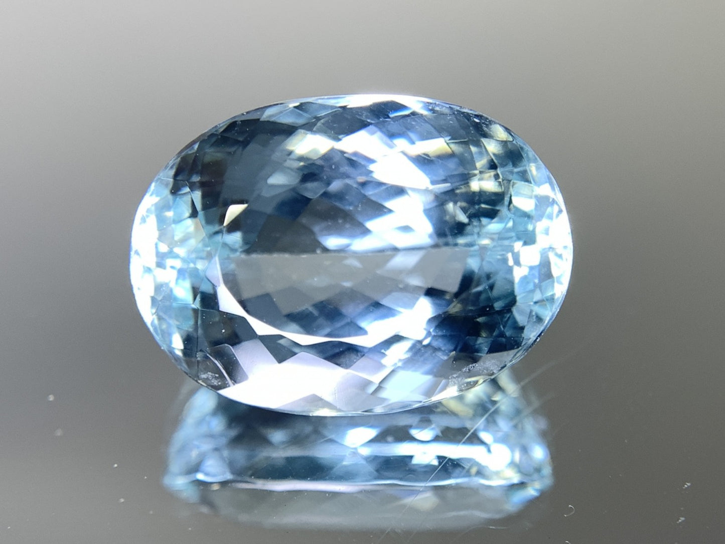 アクアマリン 天然  9.934ct  中央宝石ソーティング付き  15.73㎜×11.42㎜×8.82㎜  ルース（ 裸石 ） 5699Y
