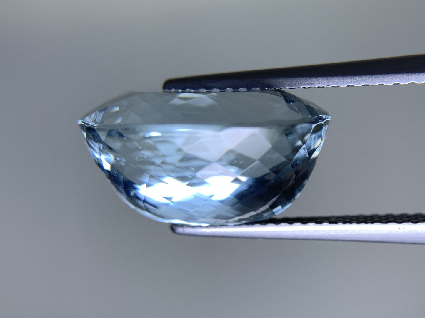 アクアマリン 天然  9.934ct  中央宝石ソーティング付き  15.73㎜×11.42㎜×8.82㎜  ルース（ 裸石 ） 5699Y