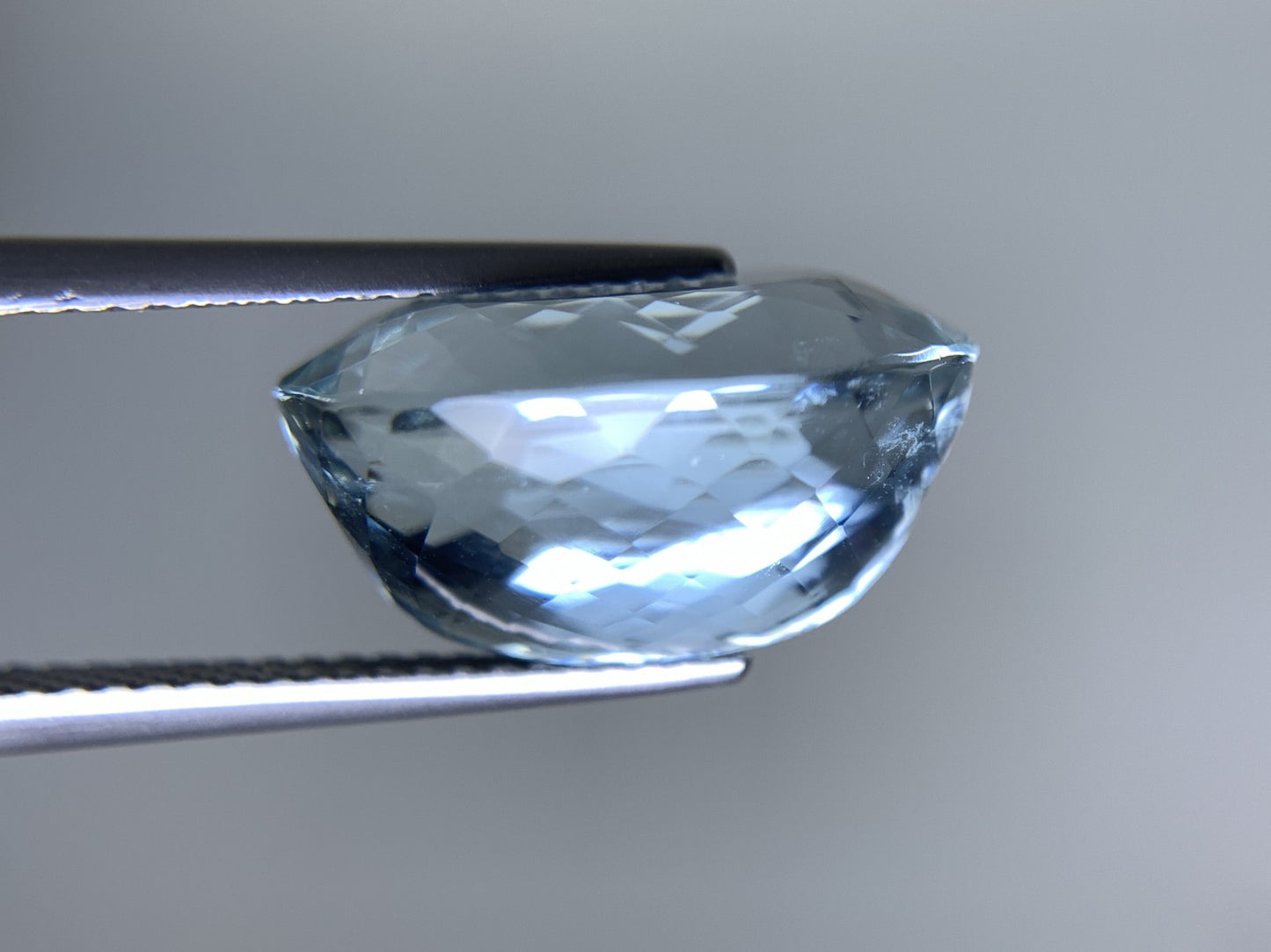 アクアマリン 天然  9.934ct  中央宝石ソーティング付き  15.73㎜×11.42㎜×8.82㎜  ルース（ 裸石 ） 5699Y