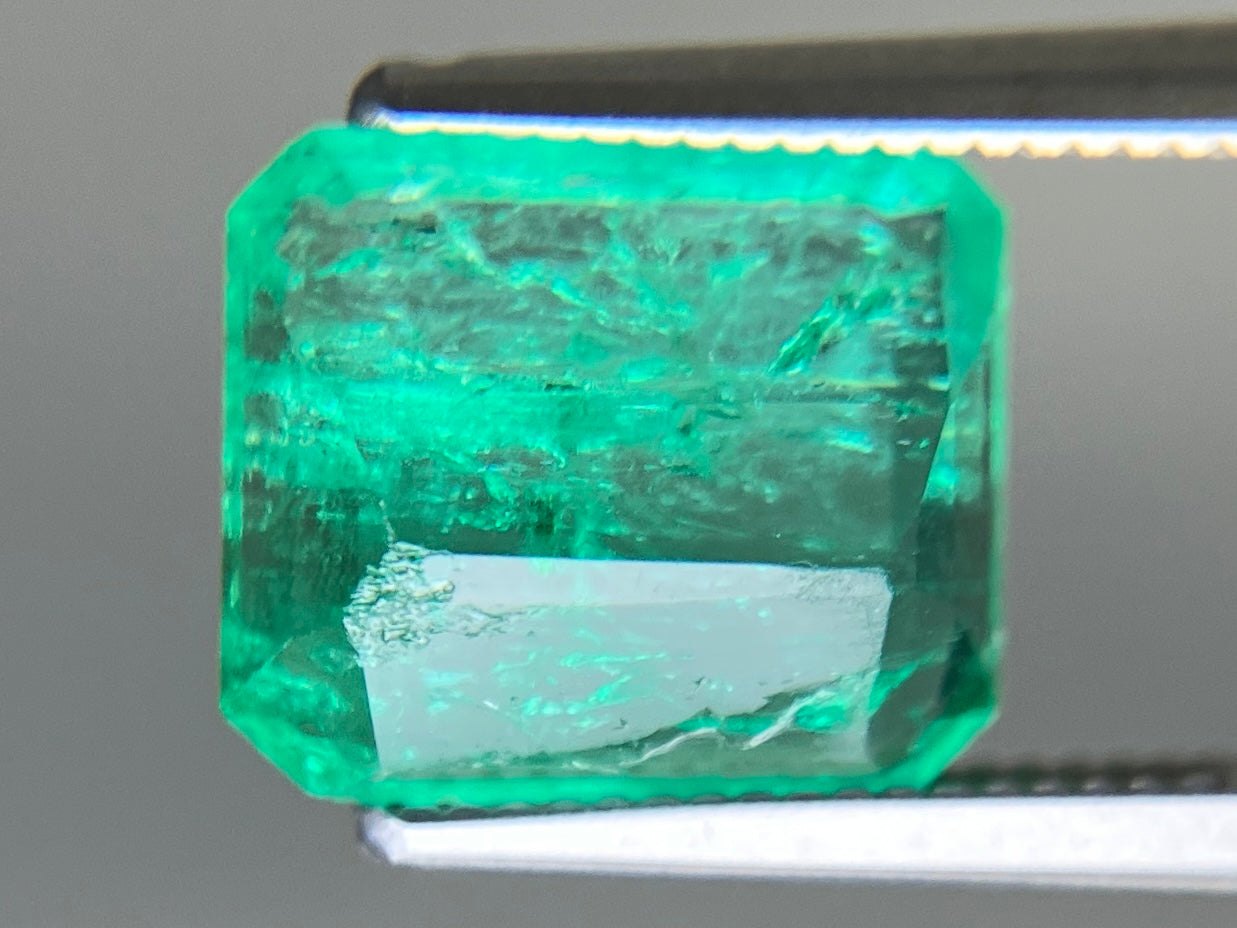 エメラルド 天然 2.830ct 中央宝石ソーティング付き 9.79㎜×8.41㎜×4.38㎜ ルース（ 裸石 ） 7127YY