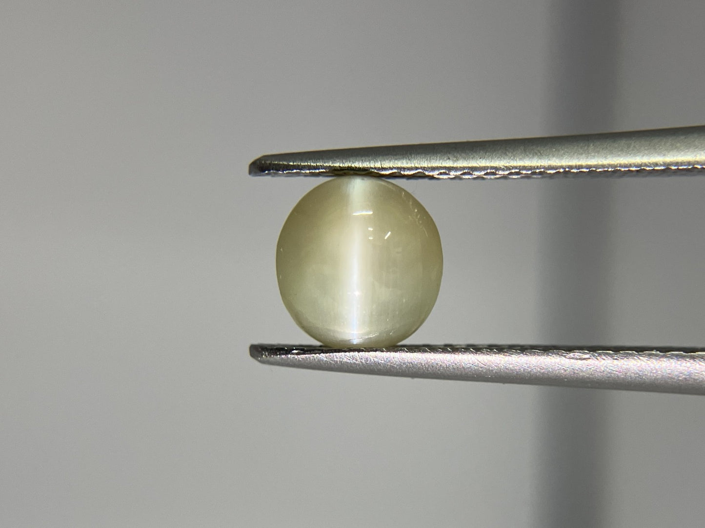 クリソベリルキャッツアイ  天然   2.265ct   中央宝石ソーティング付き   6.8㎜×6.6㎜×6.1㎜    天然 ルース（ 裸石 ）  5276S