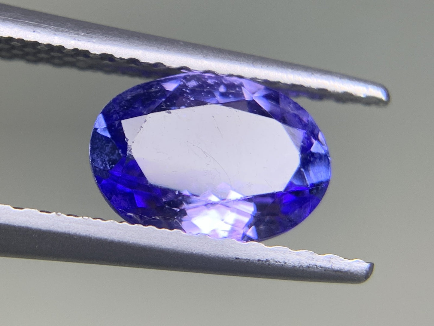タンザナイト 1.240ct  宝石ソーティング付き  8.1㎜×5.8㎜×3.4㎜  ルース（ 裸石 ） 1920Y