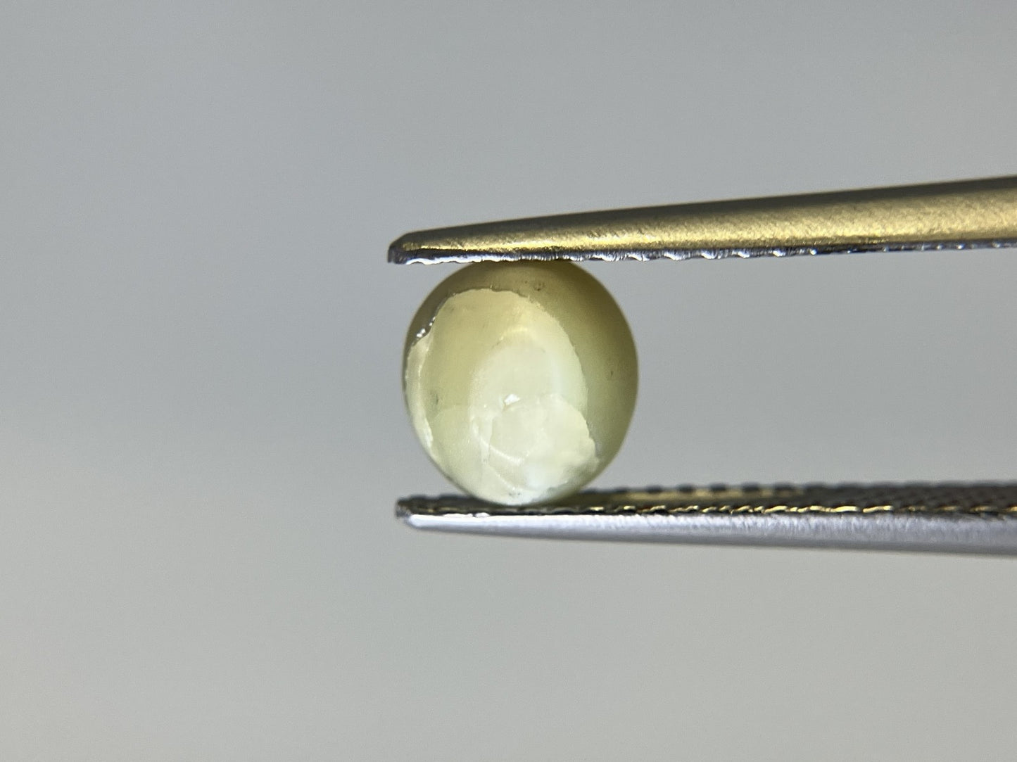 クリソベリルキャッツアイ  天然   2.265ct   中央宝石ソーティング付き   6.8㎜×6.6㎜×6.1㎜    天然 ルース（ 裸石 ）  5276S