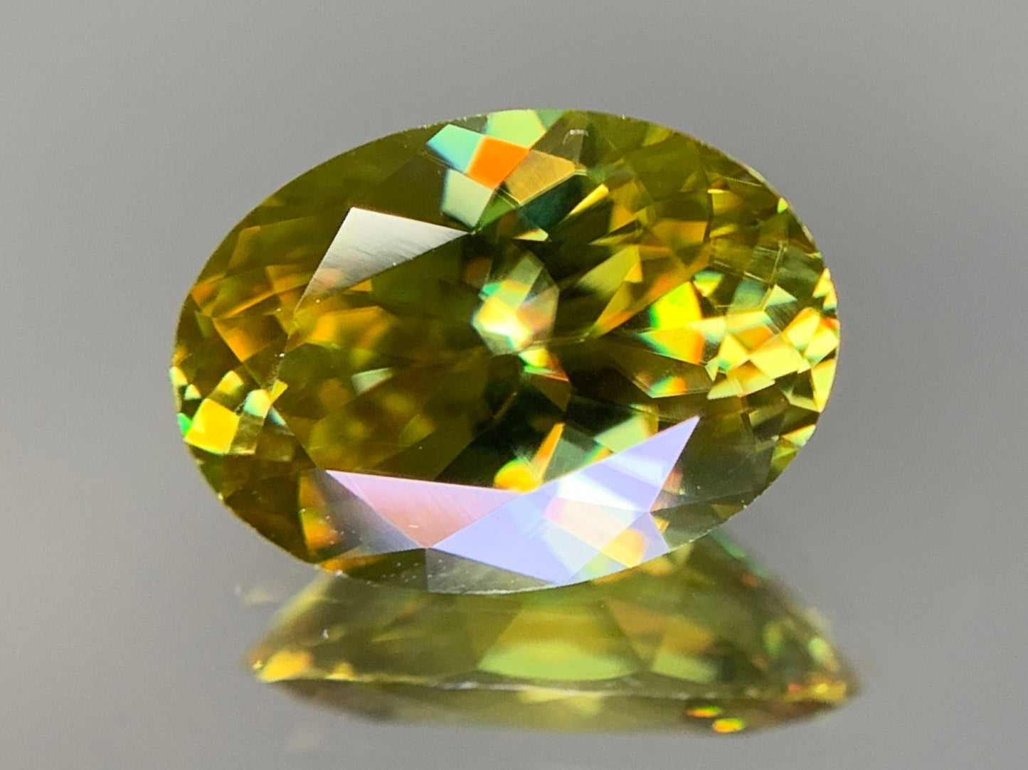 スフェーン 2.276ct  中央宝石ソーティング付き  10.11㎜×7.17㎜×4.78㎜  ルース（ 裸石 ） 4255Y