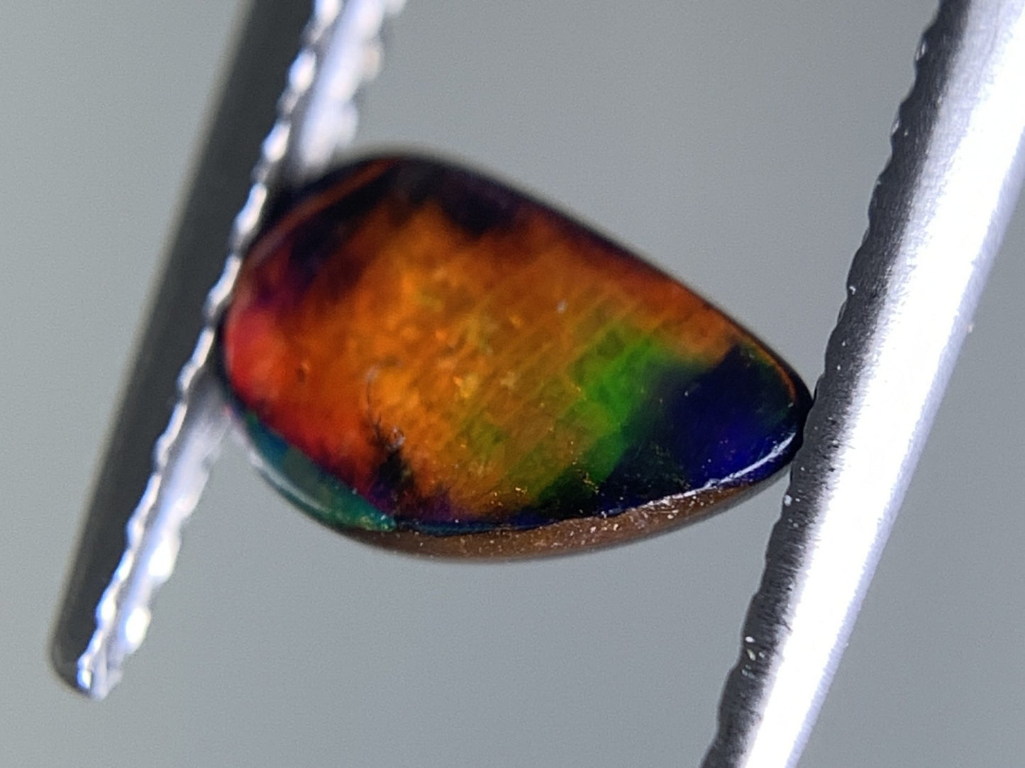 ボルダーオパール 0.504ct 宝石ソーティング付き  7.0㎜×4.5㎜×1.8㎜  ルース（ 裸石 ） 2521Y