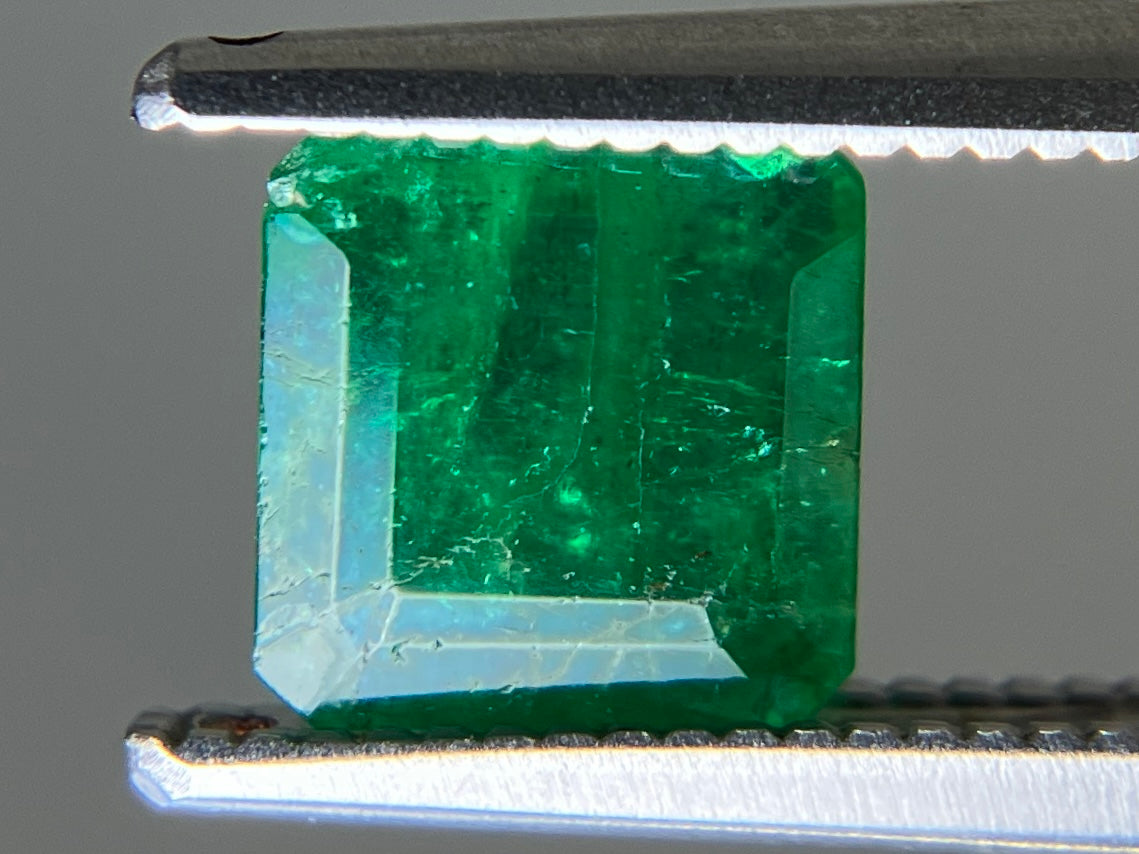 エメラルド 天然 1.170ct 中央宝石ソーティング付き 6.15㎜×6.07㎜×3.31㎜ ルース（ 裸石 ） 7451YY