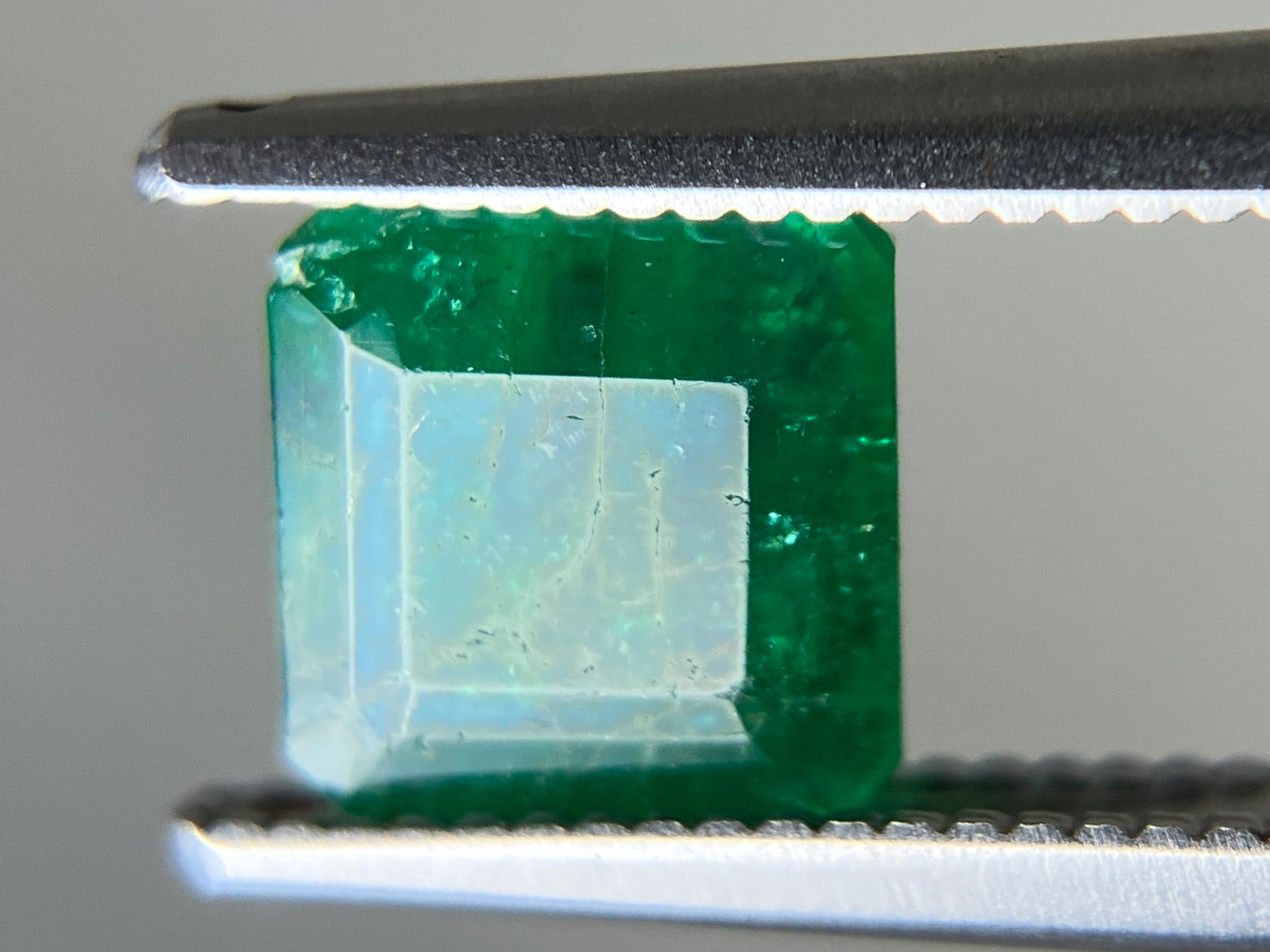 エメラルド 天然 1.170ct 中央宝石ソーティング付き 6.15㎜×6.07㎜×3.31㎜ ルース（ 裸石 ） 7451YY
