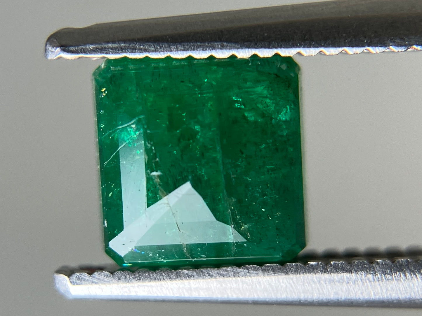 エメラルド 天然 1.170ct 中央宝石ソーティング付き 6.15㎜×6.07㎜×3.31㎜ ルース（ 裸石 ） 7451YY