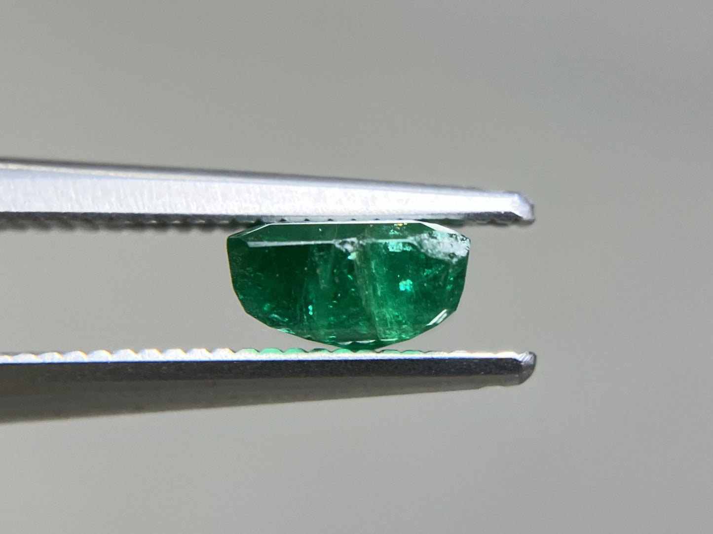 エメラルド 天然 1.170ct 中央宝石ソーティング付き 6.15㎜×6.07㎜×3.31㎜ ルース（ 裸石 ） 7451YY