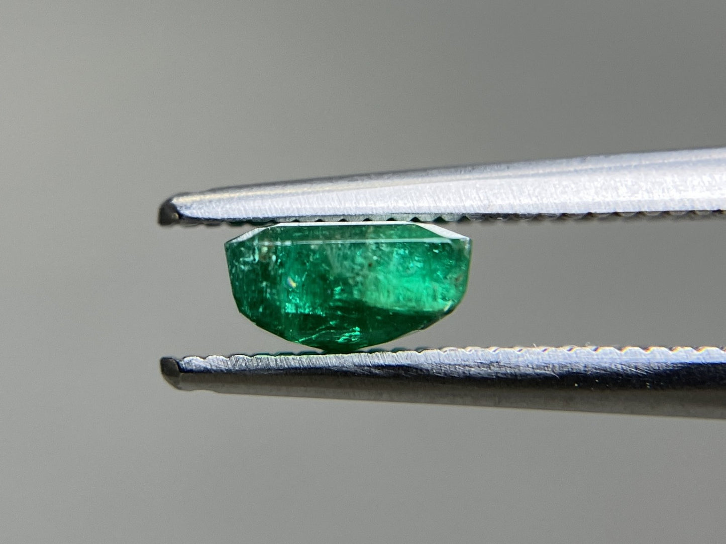 エメラルド 天然 1.170ct 中央宝石ソーティング付き 6.15㎜×6.07㎜×3.31㎜ ルース（ 裸石 ） 7451YY
