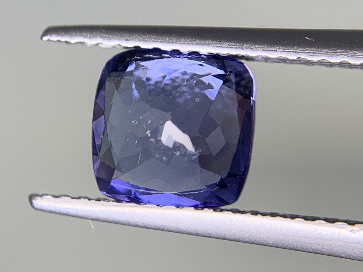 タンザナイト 1.728ct  宝石ソーティング付き  7.0㎜×6.9㎜×4.2㎜  ルース（ 裸石 ） 1933Y