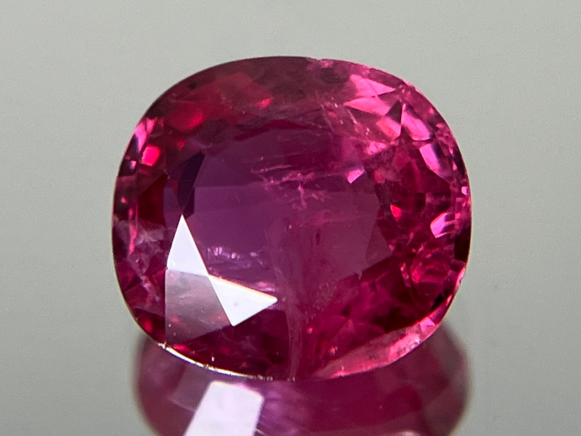 ルビー 1.232ct 中央宝石ソーティング付き 6.63㎜×6.03㎜×3.27㎜ ルース（ 裸石 ） 3570YY