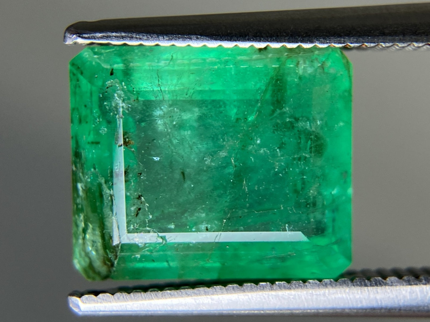 エメラルド 天然 4.482ct 中央宝石ソーティング付き 10.96㎜×9.18㎜×5.66㎜ ルース（ 裸石 ） 7450YY