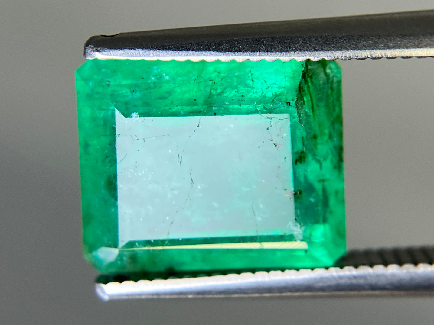 エメラルド 天然 4.482ct 中央宝石ソーティング付き 10.96㎜×9.18㎜×5.66㎜ ルース（ 裸石 ） 7450YY
