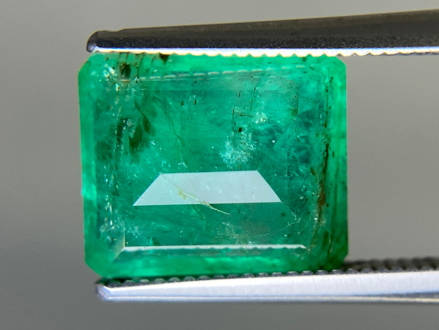 エメラルド 天然 4.482ct 中央宝石ソーティング付き 10.96㎜×9.18㎜×5.66㎜ ルース（ 裸石 ） 7450YY