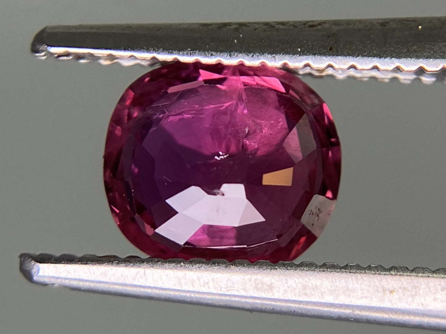 ルビー 1.232ct 中央宝石ソーティング付き 6.63㎜×6.03㎜×3.27㎜ ルース（ 裸石 ） 3570YY