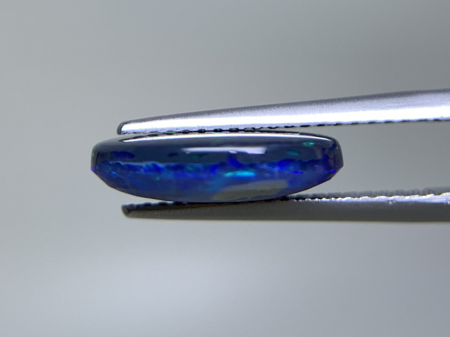 ブラックオパール 両面遊色 天然 3.389ct 中央宝石ソーティング付き 13.3㎜×10.7㎜×3.8㎜ ルース（ 裸石 ） 6772Y