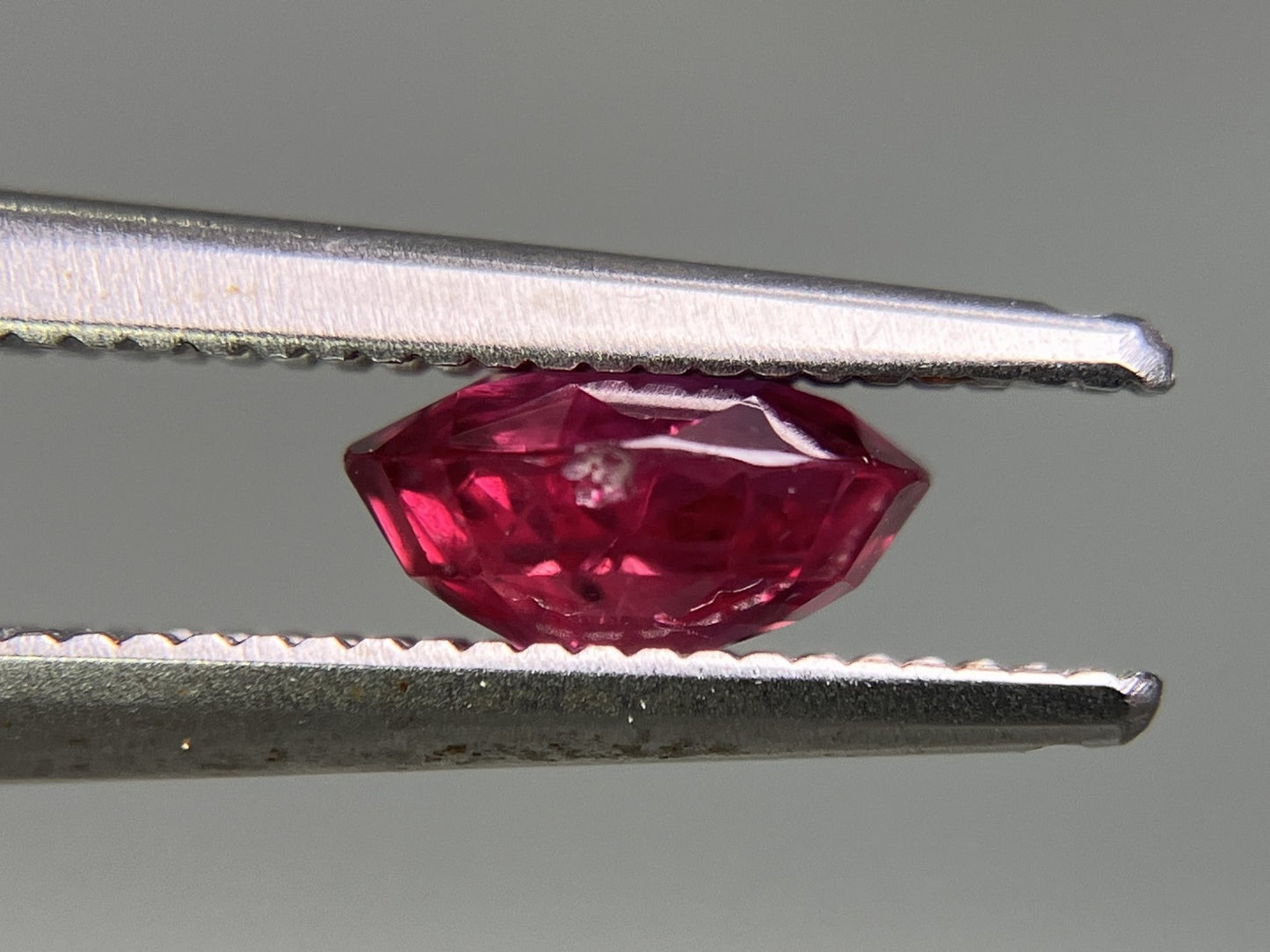 ルビー 1.232ct 中央宝石ソーティング付き 6.63㎜×6.03㎜×3.27㎜ ルース（ 裸石 ） 3570YY