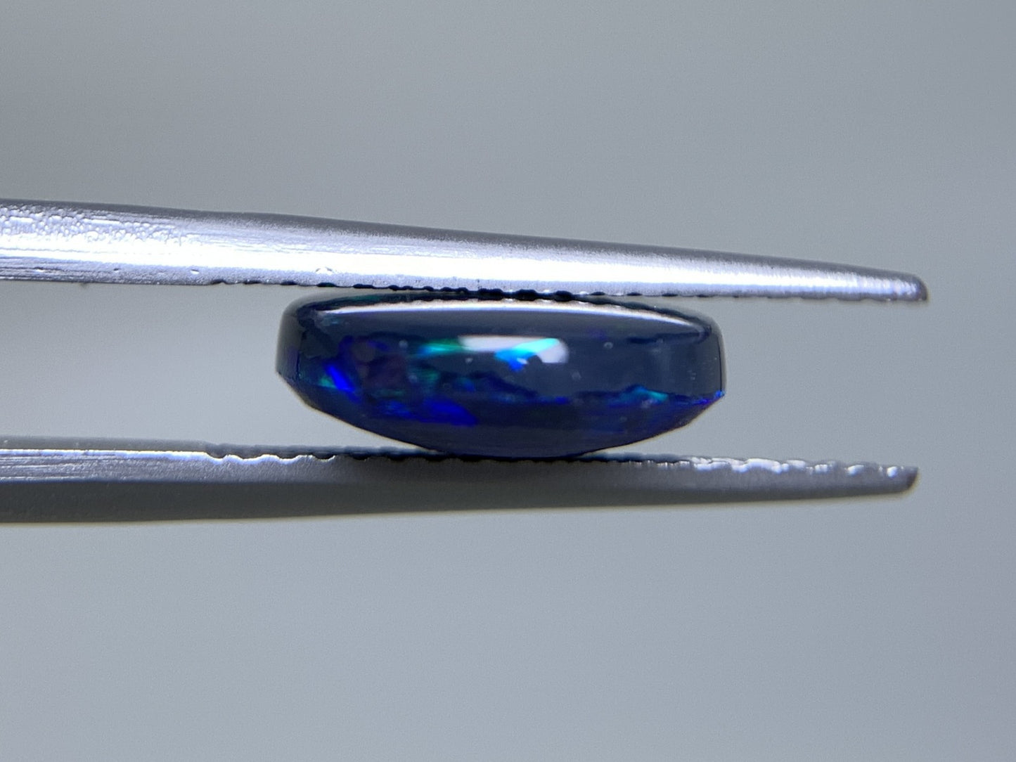 ブラックオパール 両面遊色 天然 3.389ct 中央宝石ソーティング付き 13.3㎜×10.7㎜×3.8㎜ ルース（ 裸石 ） 6772Y