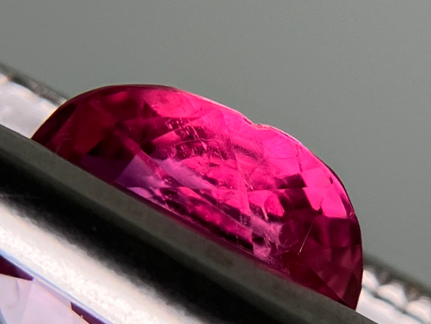 ルビー 1.232ct 中央宝石ソーティング付き 6.63㎜×6.03㎜×3.27㎜ ルース（ 裸石 ） 3570YY