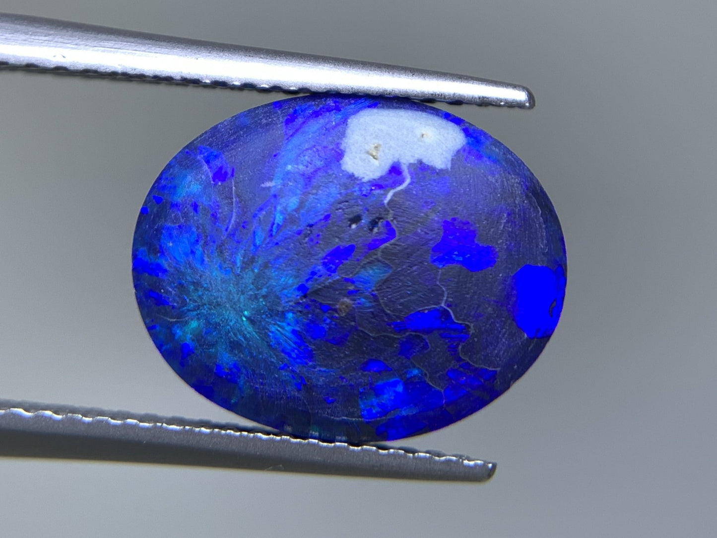 ブラックオパール 両面遊色 天然 3.389ct 中央宝石ソーティング付き 13.3㎜×10.7㎜×3.8㎜ ルース（ 裸石 ） 6772Y