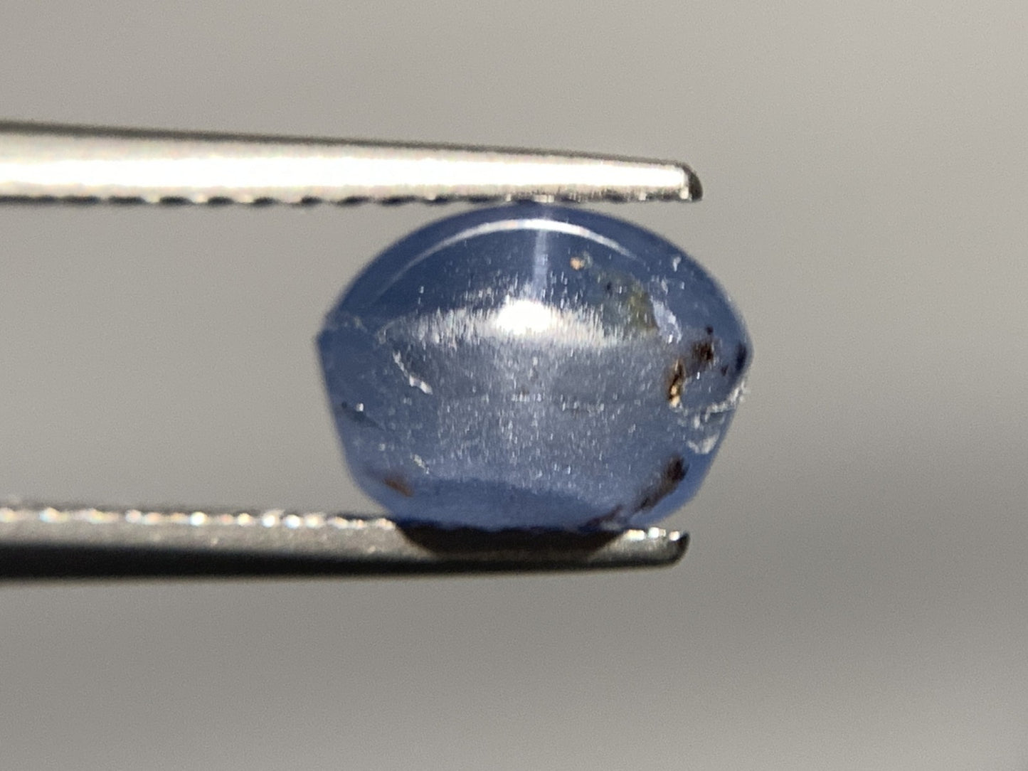 スターサファイア 天然  3.840ct  中央宝石ソーティング付き  8.1㎜×7.1㎜×6.0㎜  ルース（ 裸石 ） 5842Y